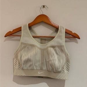 Nike FE/NOM Flyknit Bra